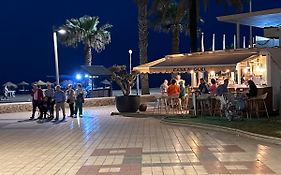 Luxury 190m2 Amplio apartamento moderno con terraza en la azotea de 50m2 junto a la playa, en el centro de Torre del Mar, Málaga, Modern large apartment with 50m2 roof terrace by the beach, right in the center of Torre del Mar, Malaga